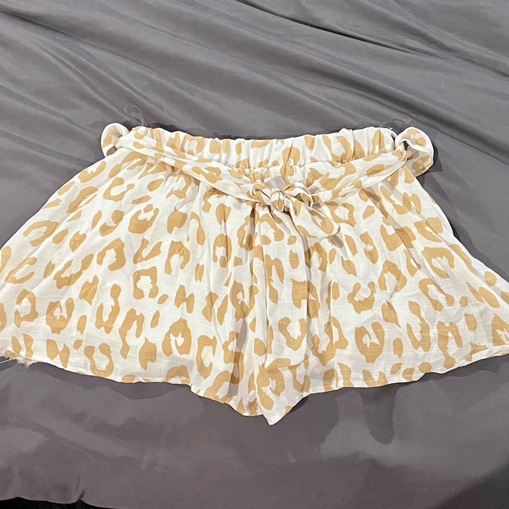 Impressions leopard shorts size large